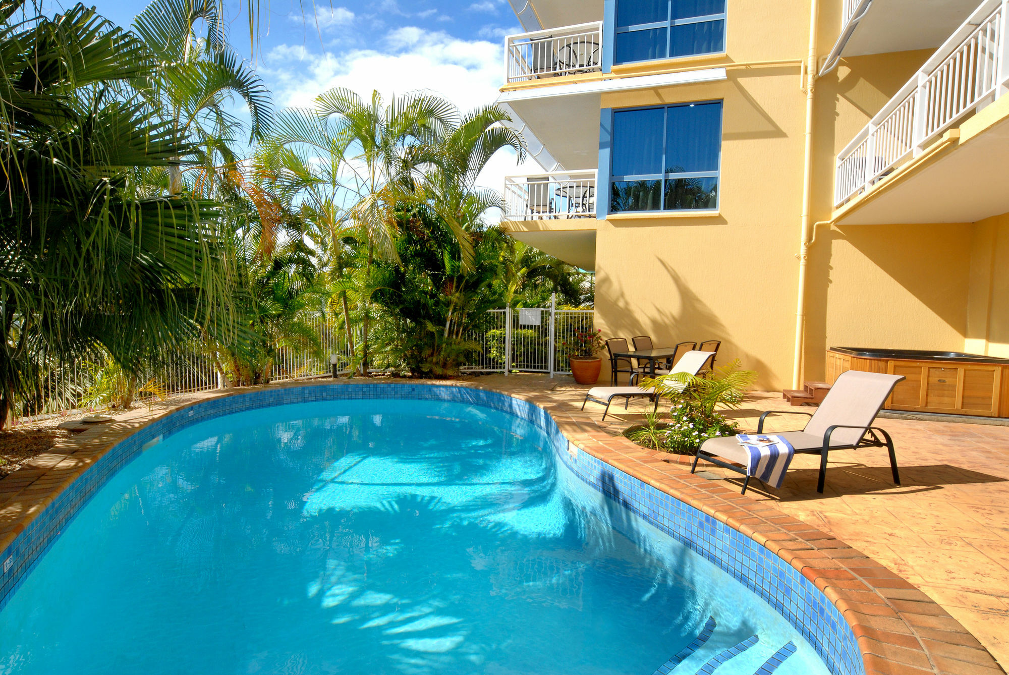 Coral Sea Vista Apartments Эйрли-Бич Экстерьер фото